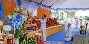 พิธีทำบุญตักบาตรถวายพระราชกุศล เนื่องในวันเฉลิมพระชนมพรรษา  สมเด็จพระนางเจ้าสิริกิติ์ พระบรมราชินีนาถ พระบรมราชชนนีพันปีหลวง 