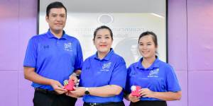 แสดงความยินดี และมอบของที่ระลึก เนื่องในโอกาสย้ายไปดำรงตำแหน่ง ครู