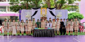 ร่วมประดิษฐ์ริบบิ้นดำ จำนวน 3,000 ชิ้น เพื่อถวายความอาลัยและน้อมรำลึกในพระมหากรุณาธิคุณ สมเด็จพระนางเจ้าสิริกิติ์ พระบรมราชินีนาถ พระบรมราชชนนีพันปีหลวง