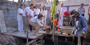 พิธีวางศิลาฤกษ์และลงเสาเอกบ้านพักผู้อำนวยการ 