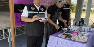 ฝึกอบรมมีการสอนวิชา การจับจีบผ้า โดยสาขาวิชาคหกรรมศาสตร์ และการสอนทำขนมโดนัท โดยสาขาวิชาอาหารและโภชนาการ ภายใต้ศูนย์ความเป็นเลิศทางการอาชีวศึกษา (Excellent Center) วิทยาลัยอาชีวศึกษาสงขลา
