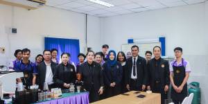 คณะผู้บริหาร เยี่ยมชมและให้กำลังใจแก่นักศึกษา สาขาวิชาการโรงแรม ในการเข้าการฝึกอบรมหลักสูตร 